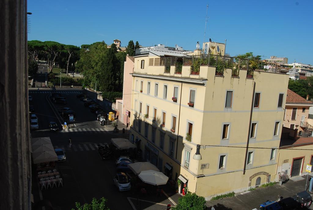 Su Al Celio - Colosseo Bed & Breakfast Rome Room photo